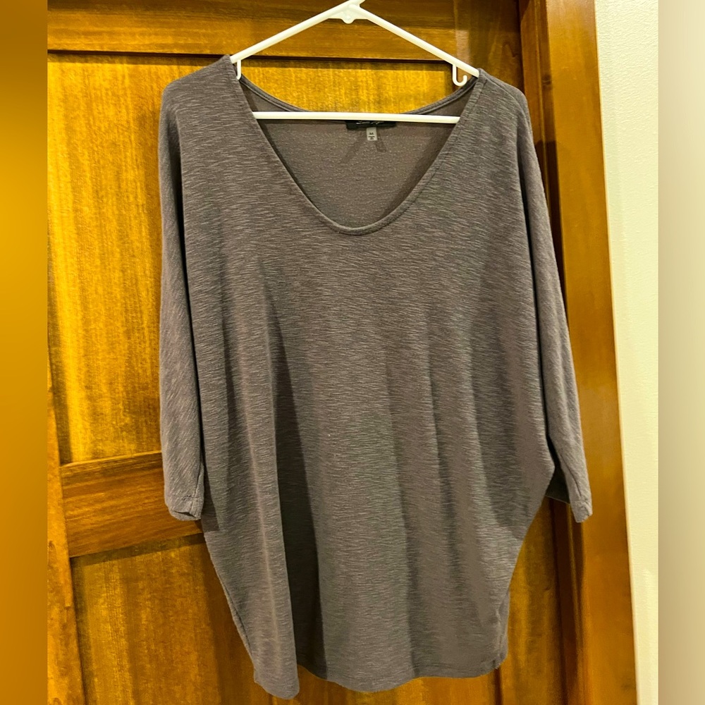 3/4 sleeve, doorman style, lightweight shirt. Medium! So cute and flattering